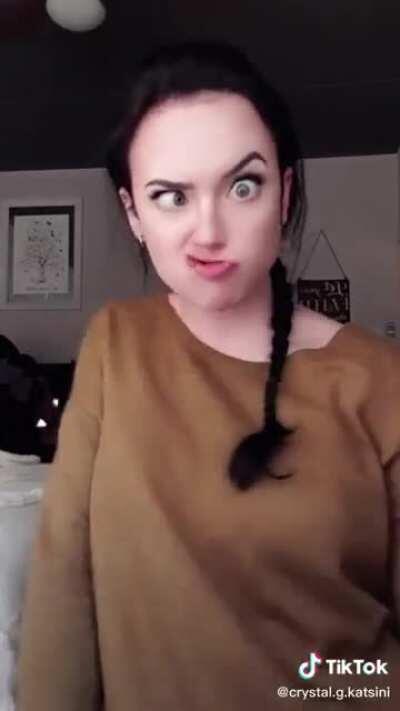 Le epic facial movements and funni fake walk 🤮