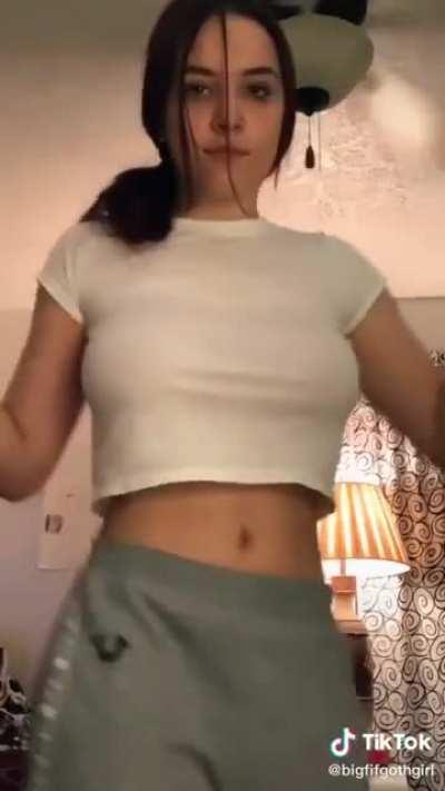 @bigfifgothgirl #braless