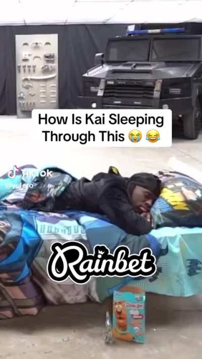 Kai Cenat sleep through that