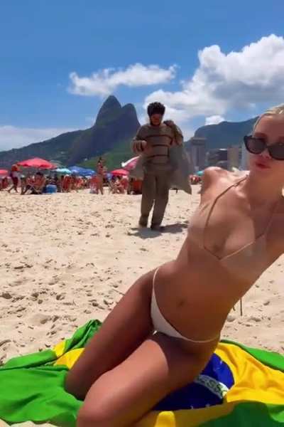 Beach beauty | IG March 2025