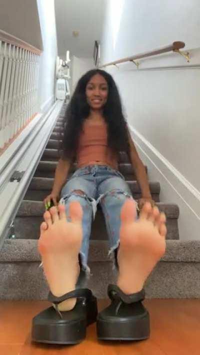 Meet my feet at the bottom step 🦶🏼❤️
