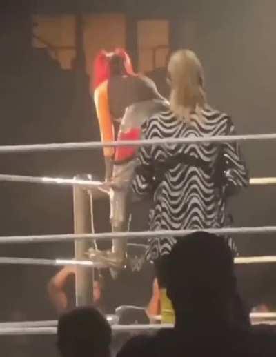 Bayleyâs ass at a live event