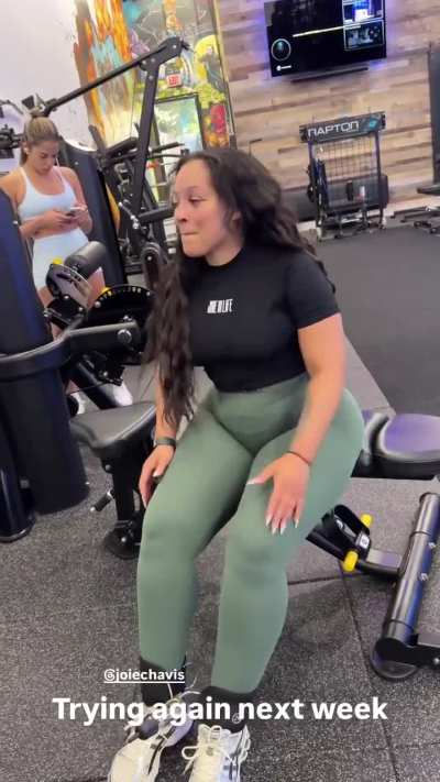 Joie Chavis (@joiechavis)