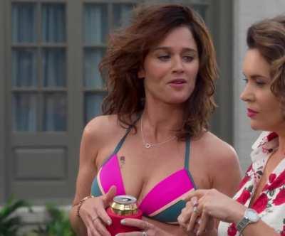 Robin Tunney in Insatiable [S1E3-2018]
