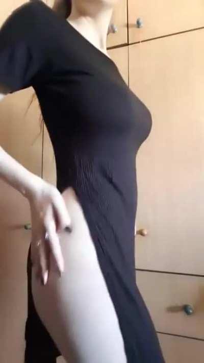 Sexy redhead titty drop, anyone know who she is?