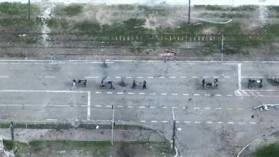 The moment Ukrainian wounded soldiers left Azovstal