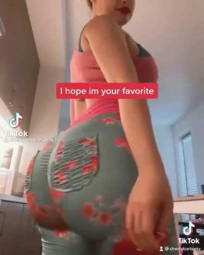 Soft &amp;amp; Jiggly 21 (Huuuuge Ass) 🤤😍🍑