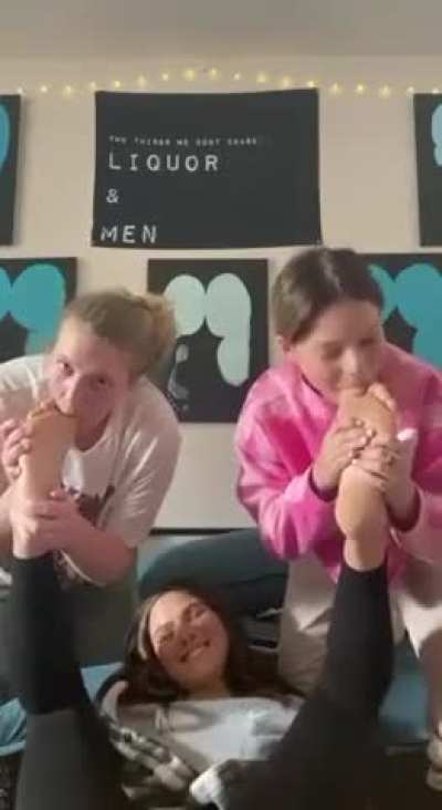 Snowbunny lesbian worship (3rd)