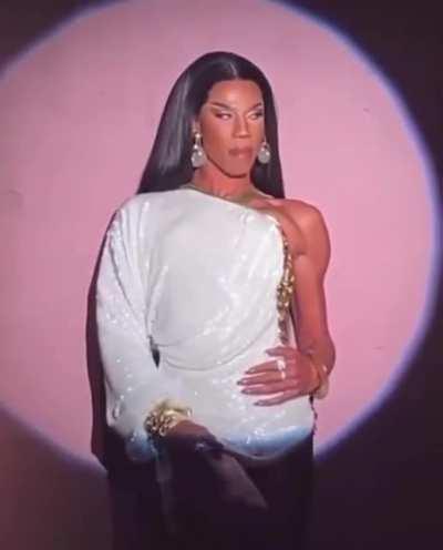 Naomi Smalls performing at the Beverly Center to celebrate PRIDE #HappyPride 🏳️‍🌈🌈