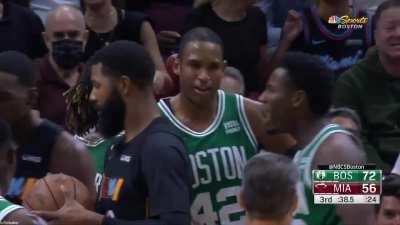 [Highlight] 35 year old Al Horford turns the corner and takes it all the way to the cup for the and-1 jam