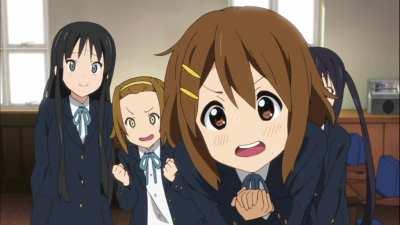 Yui trying to play it cool