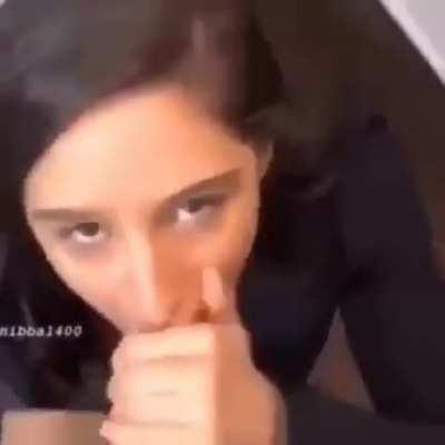 Moderatoare face beatbox pov