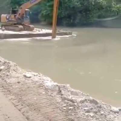 Blyat. in Russia, you nor use paddle. paddle is western propaganda! in Soviet Russia, you use stolen digger!