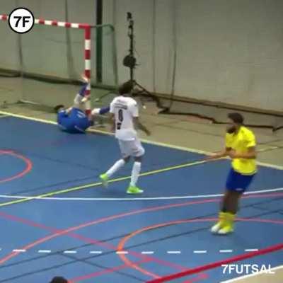 You spin me right round 🌪️😬 IG: bouribilal, 7futsal