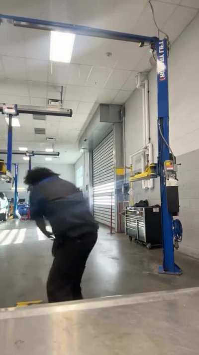 Por qué el playero tarda tanto??