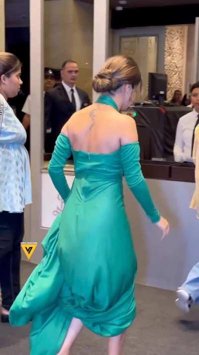 Bollywood ki sabse chhoti par randaapa karne me sabse badi randi Avneet Kaur ek baar phir se aagayi producers ke peeche peeche apne chuche aur gaand lekar. Har jagah chali jaati hai ye muh maarne, chut aur gaand chudwane sirf chand rupiyo aur roles ke liy