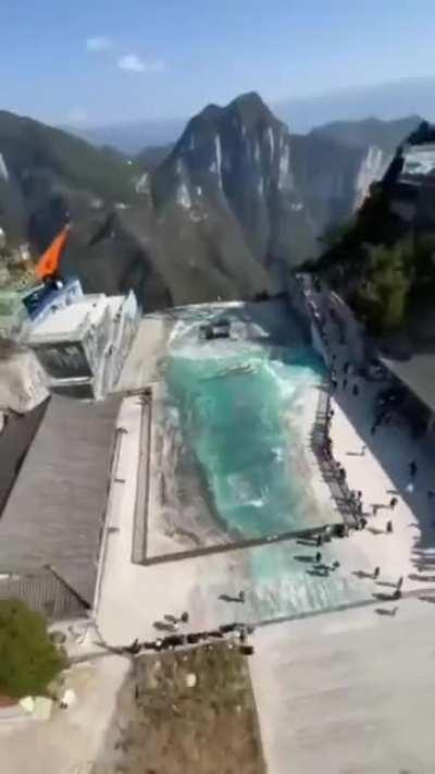 giant swing tested off a 700m cliff