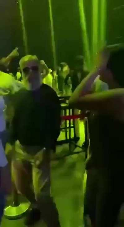 Idhar yahan log marr rahe hain aur wahan Mudiji randinaach kar rahe hain