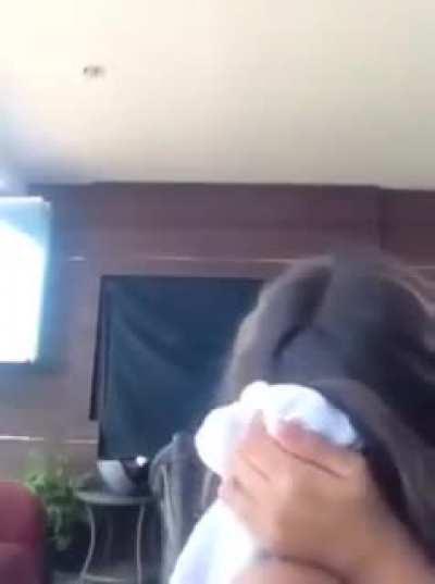 Squeezing lemon in eyes