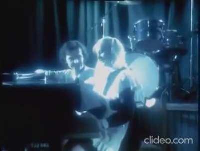 Эта шикарная мелодия будет играть у вас в голове целый день