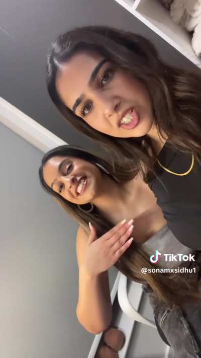 Alisha🩶 or Sonam🖤?