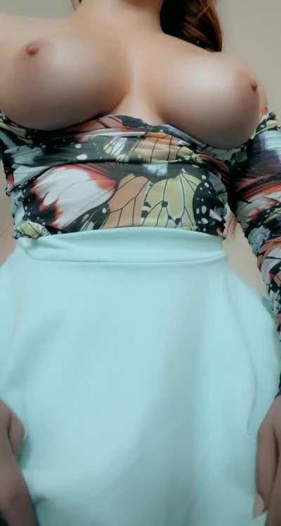 Showing my tits and pussy turns me on