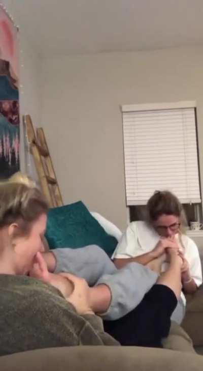 Dm for feet collection