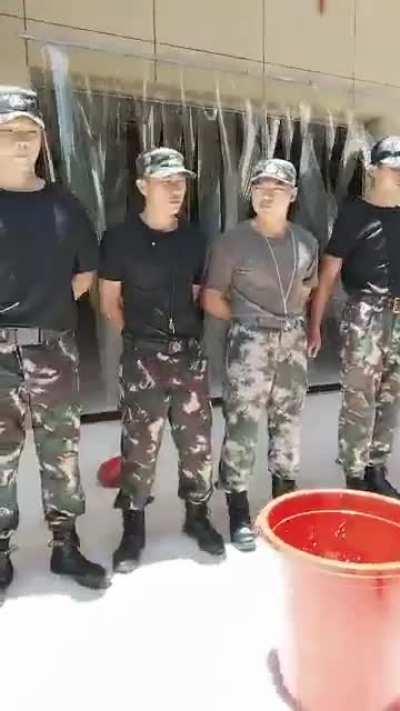 咱们军人有力量，吃起泔水心不慌(简单节约个粮食)😅