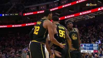 [Highlight] Juan Toscano-Anderson flips in a shot from underneath the backboard for the AND 1