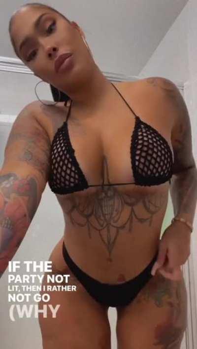 Tattedup holly 🍑🖤