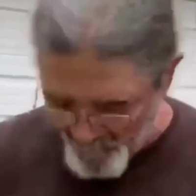 Jajajajaja por pendejo 💀But his shirt tho 🤔