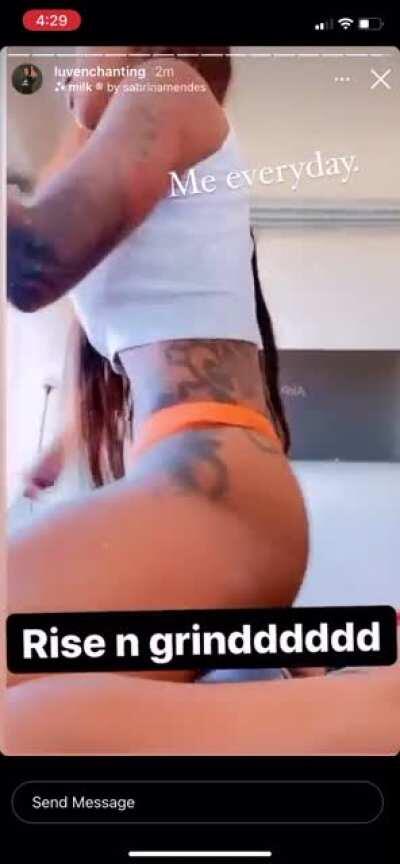 She look like she ain’t gone fall of a horse if you catch my drift 😂🤤🍑