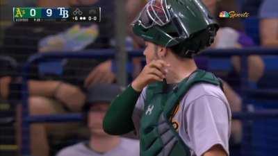[Highlight] [Highlight] A's commentators discuss why it's hard for fielders to spot pop ups in Tropicana Field: 