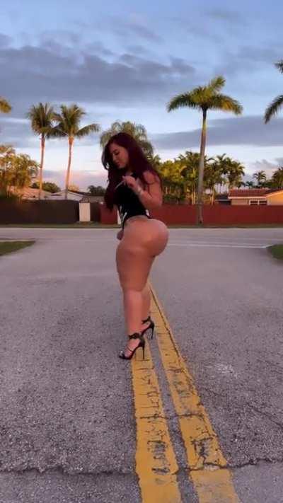 ( •_•)>⌐■-■