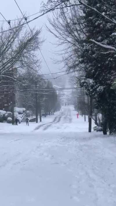 Queen Anne Ave hill today! I watched this nice man go up and down the entire hill at least 4 times🤗
