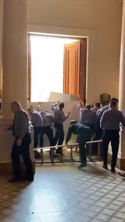 Así se esta viviendo el quilombo en la Legislatura santafesina