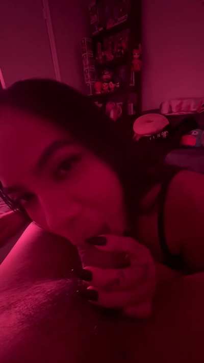 Slut loves giving a blowjob
