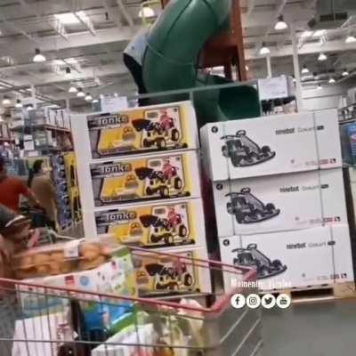 I really hate this type of people that mess around in stores