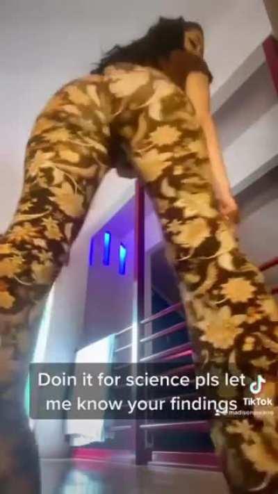 I do love the way my booty jiggles in these flares 😋🍑