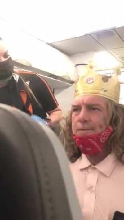 Sweetest plane passenger you'll see !