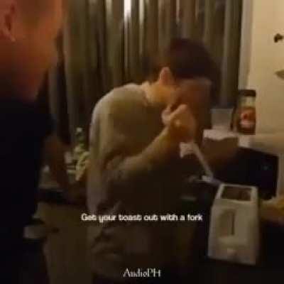 mira en tu refri te deje una botella de agua