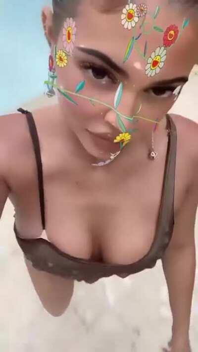 Making Sure We Can See It All 😍😍😫