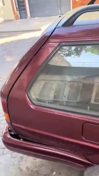 En Rosario un chorro quiso robar un auto pero se quedó dormido 💀