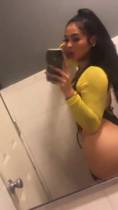 🍑🤳🏼