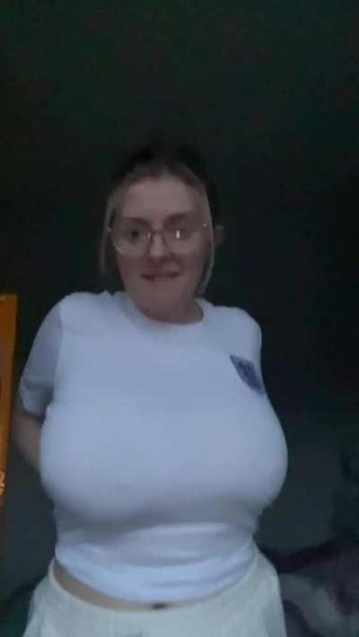 What’s better than tits and the footy coming home 🏴󠁧󠁢󠁥󠁮󠁧󠁿⚽️😋