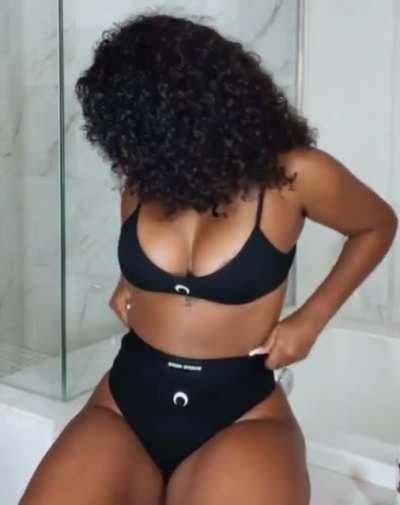 Look at the jiggle when she sits back down 😍