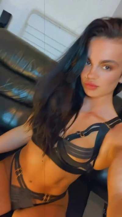 Black outfits make me feel like a bad ass dom and it almost makes me want to dominate your wallets 😈