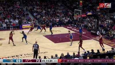 [Highlight] Evan Mobley finds the high pass from Cedi Osman and finishes the alley-oop