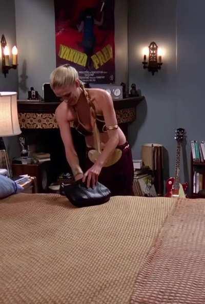 Yvonne Strahovski as Princess Leia