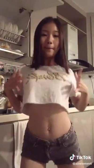 old vid of hers, so young yet so sexy 🤤